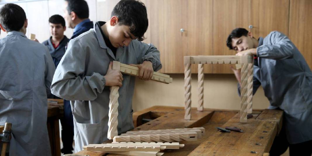 Fabrika gibi okul: Öğrencilerin üretimi ekonomik kazanç olarak dönüyor 8